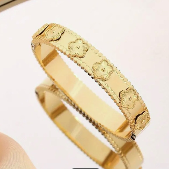 NEW Stainless Steel 18k over stainless Golden Floral Hinged Clamper Bracelet - Picture 1 of 2
